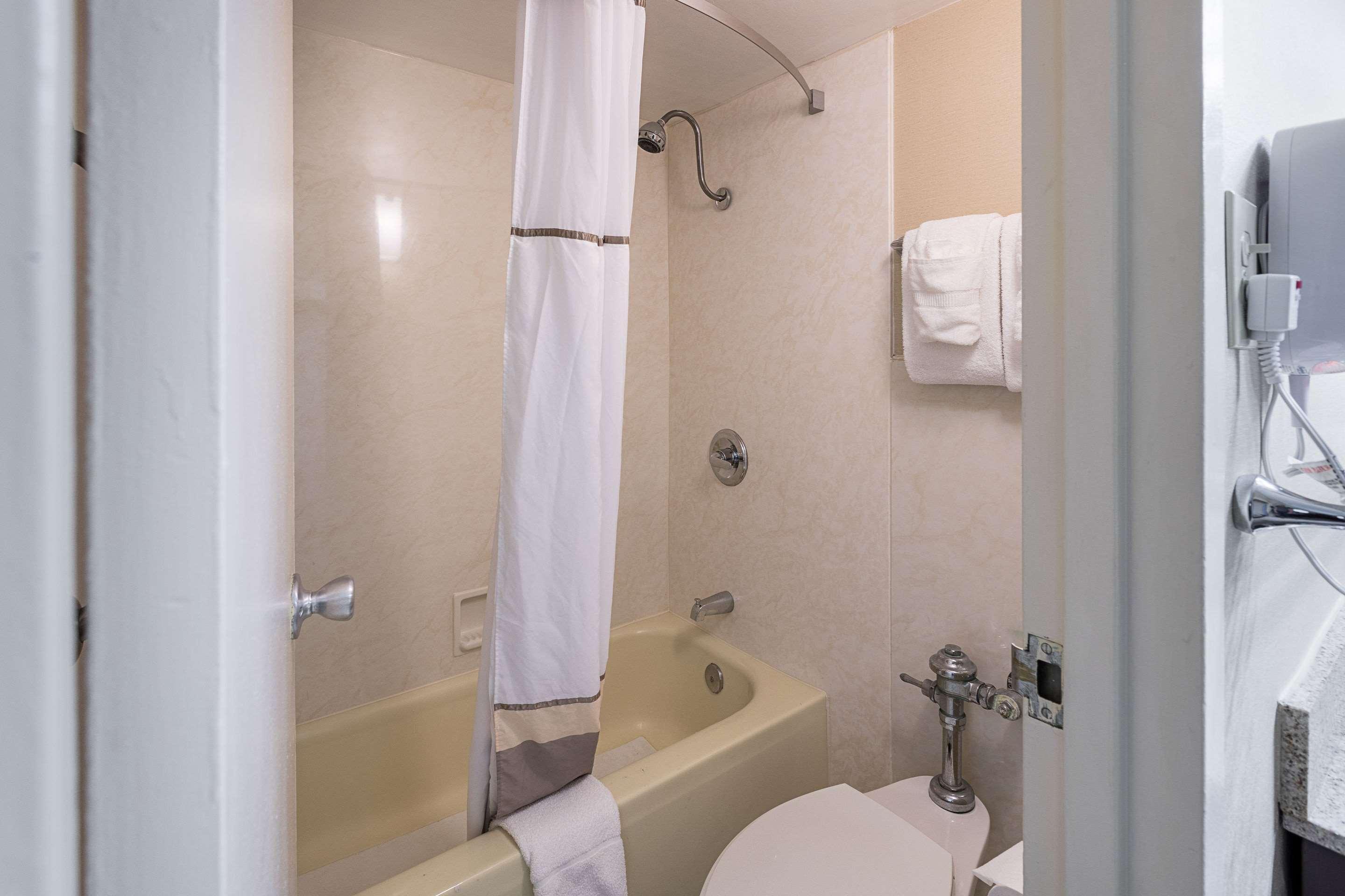 Quality Inn University Lansing Exterior foto
