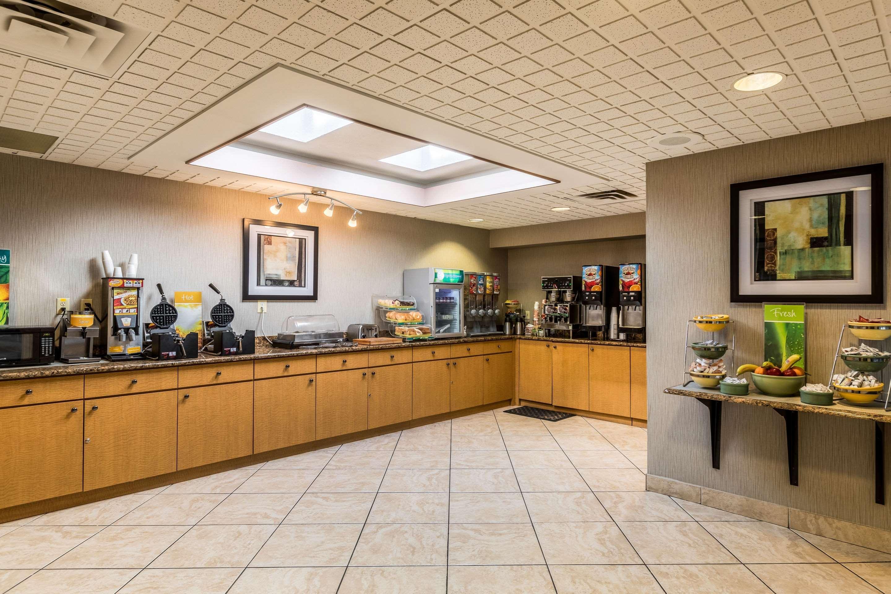 Quality Inn University Lansing Exterior foto