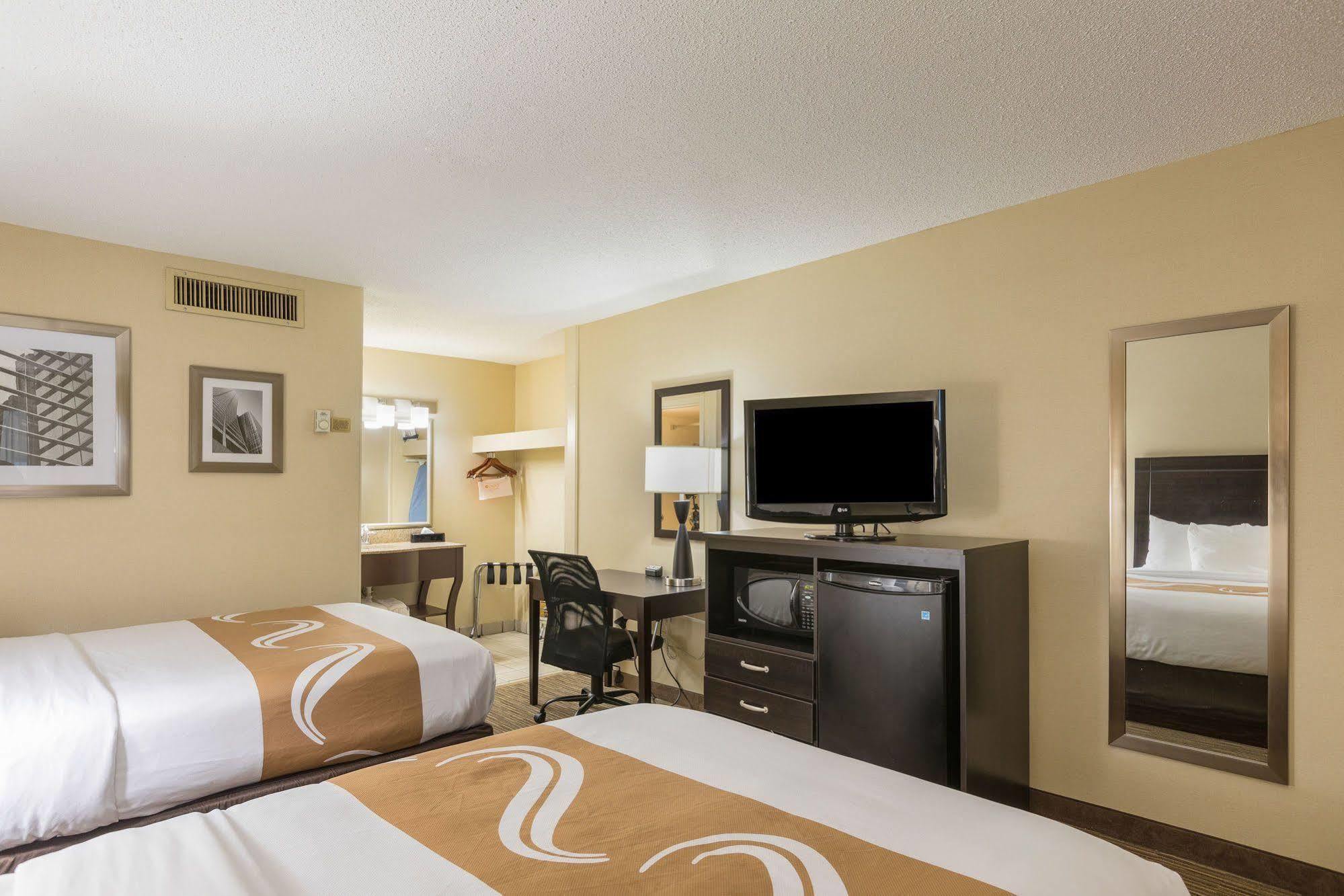Quality Inn University Lansing Exterior foto